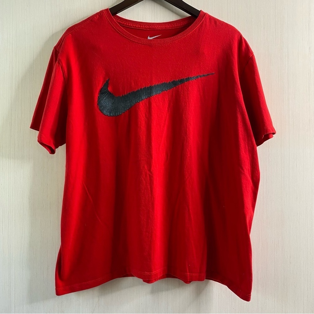 Nike Men's Athletic Cut Logo Swoosh Graphic Bold Red Short Sleeve Tee XL